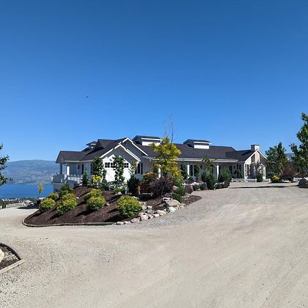 ווסט קלונה Autumn Lane B&B, Farmhouse Elegance & Stunning Lakeviews מראה חיצוני תמונה