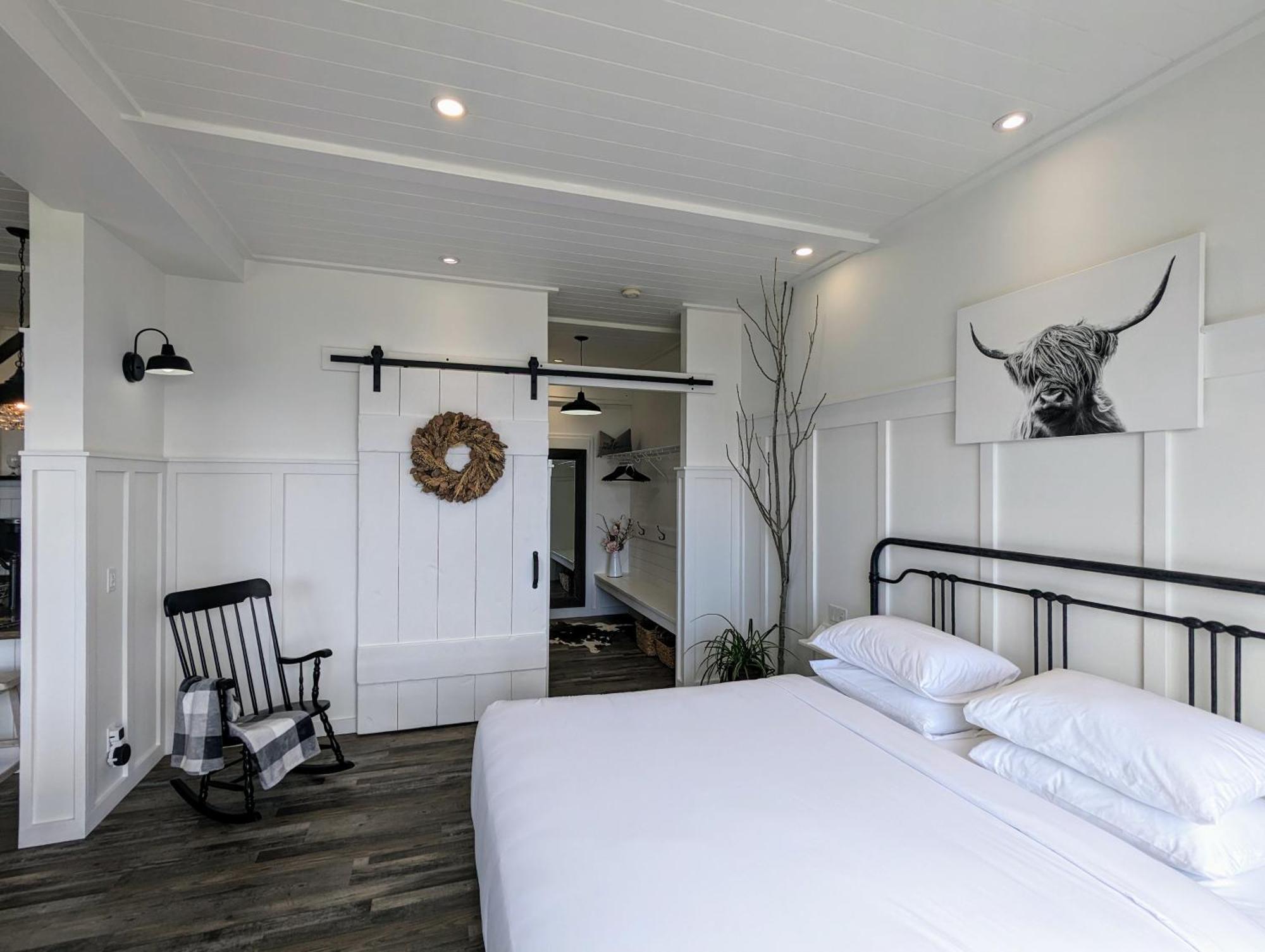 ווסט קלונה Autumn Lane B&B, Farmhouse Elegance & Stunning Lakeviews מראה חיצוני תמונה