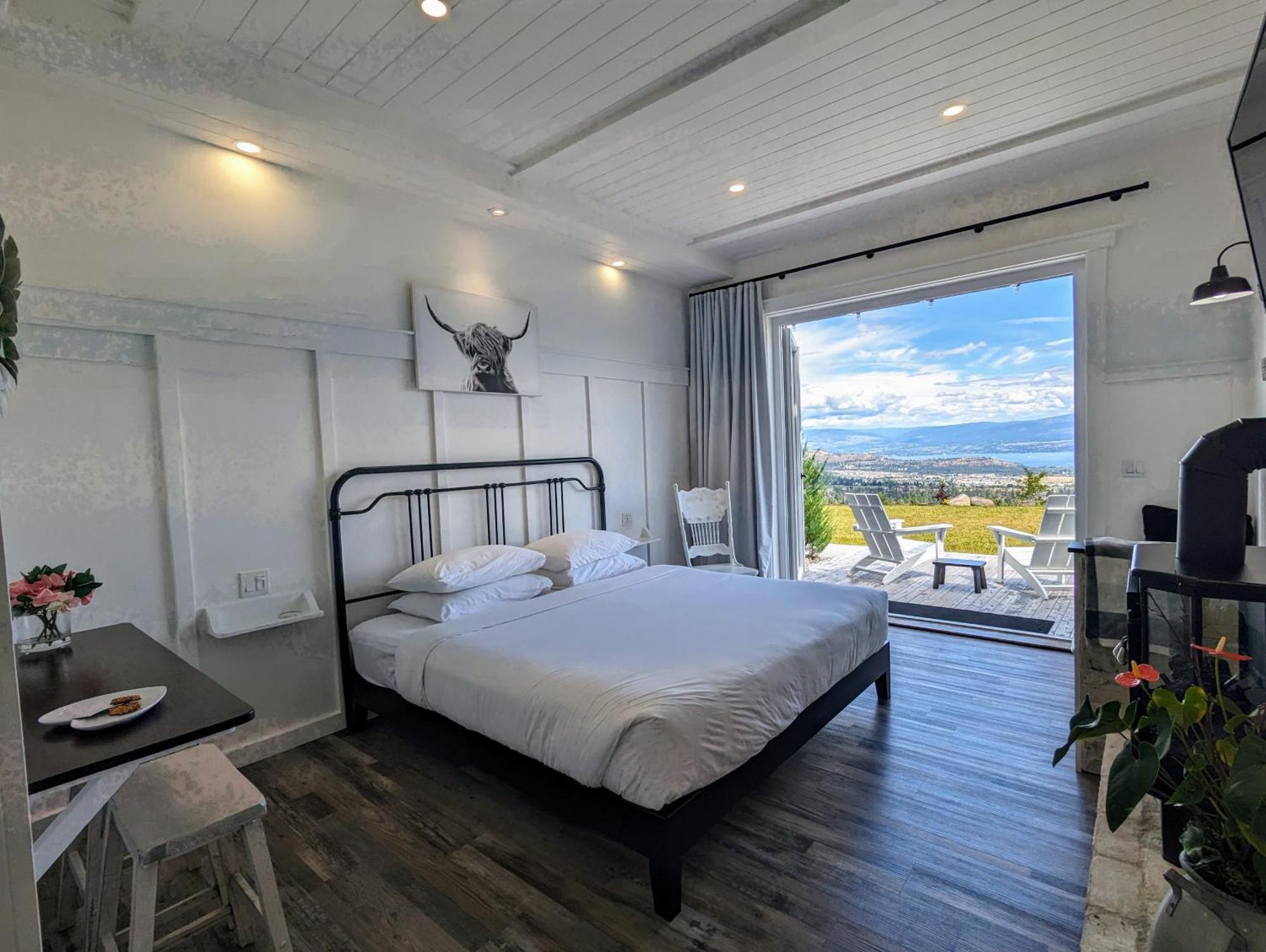 ווסט קלונה Autumn Lane B&B, Farmhouse Elegance & Stunning Lakeviews מראה חיצוני תמונה