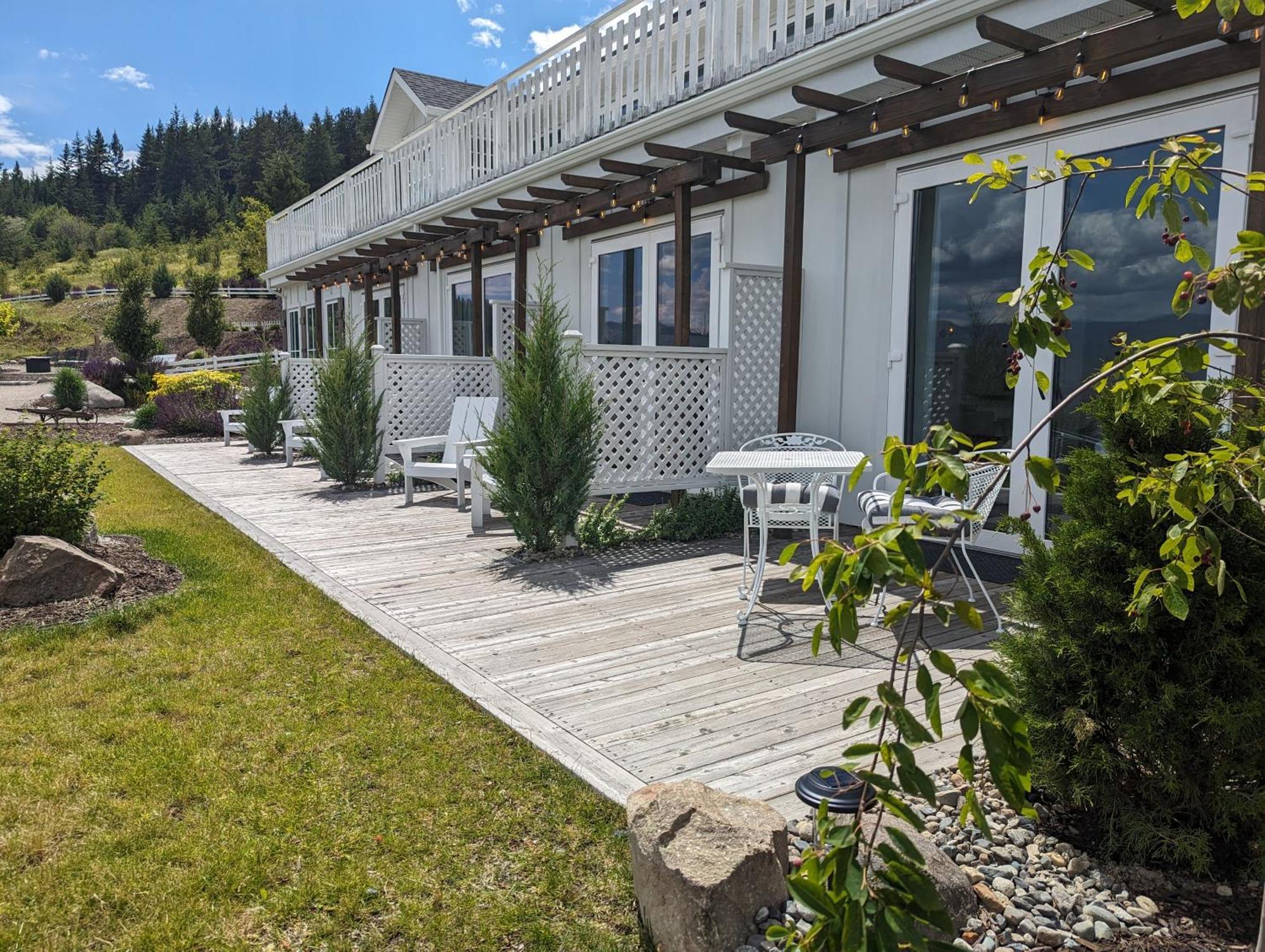 ווסט קלונה Autumn Lane B&B, Farmhouse Elegance & Stunning Lakeviews מראה חיצוני תמונה