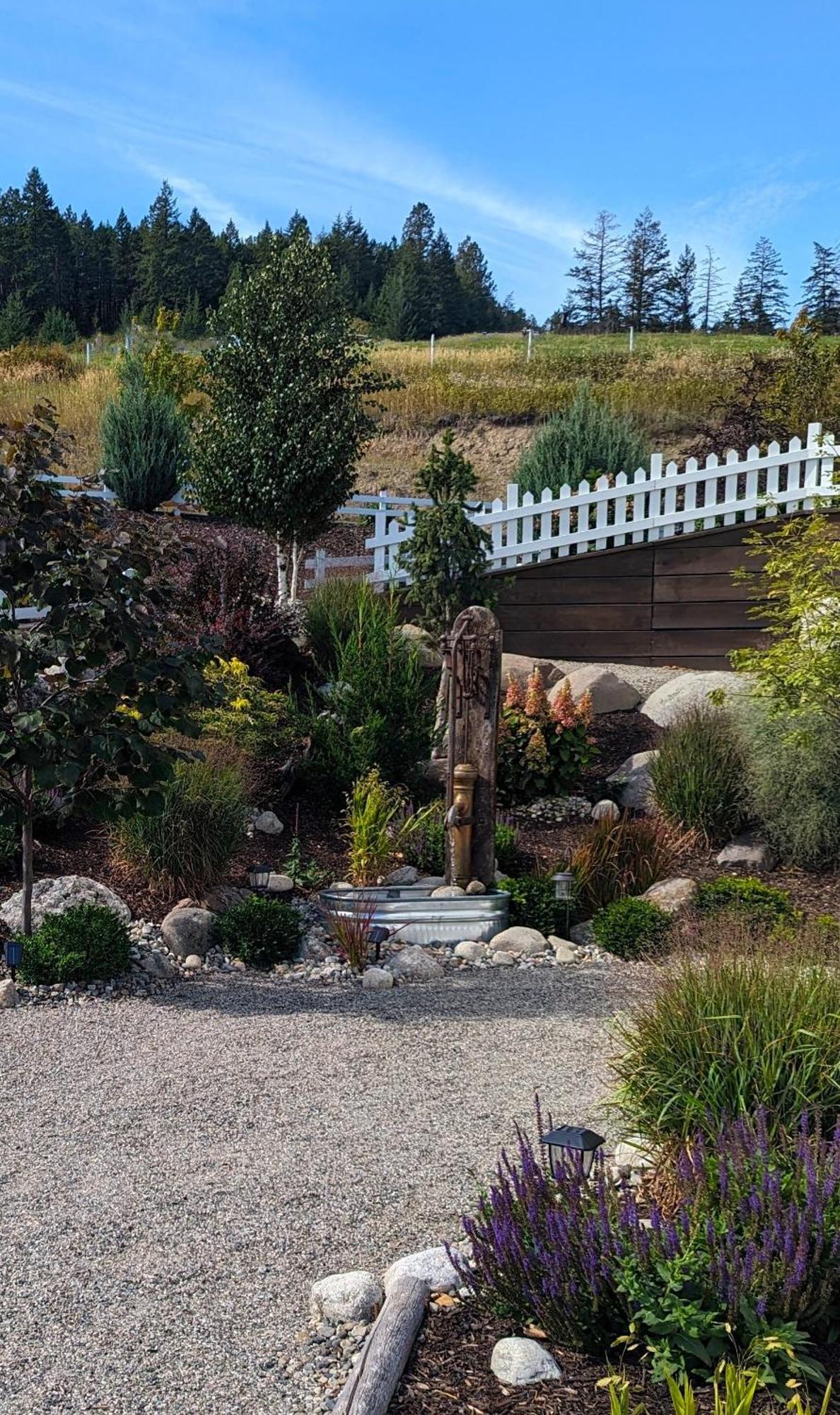 ווסט קלונה Autumn Lane B&B, Farmhouse Elegance & Stunning Lakeviews מראה חיצוני תמונה